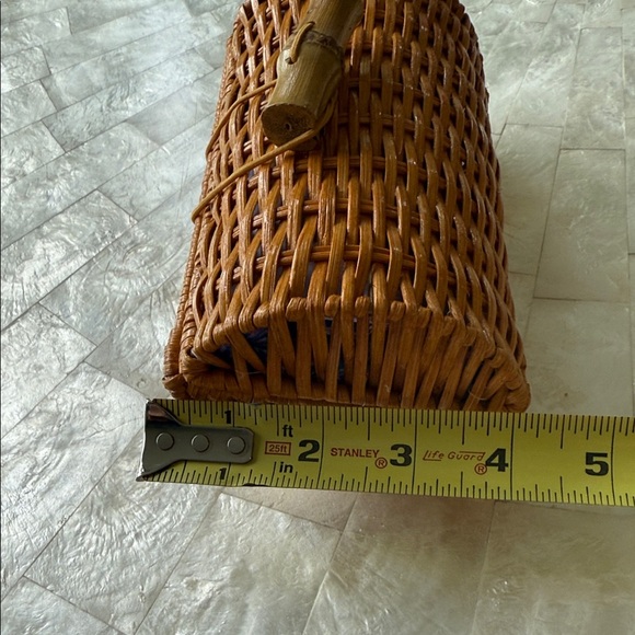 Lilly Pulitzer Elegant Tan Woven Basket Clutch with Blue Interior Brand New - Picture 4 of 7